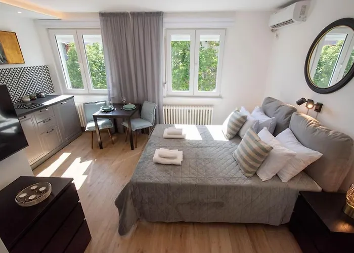 Cozy By Ivanka Design 아파트 *