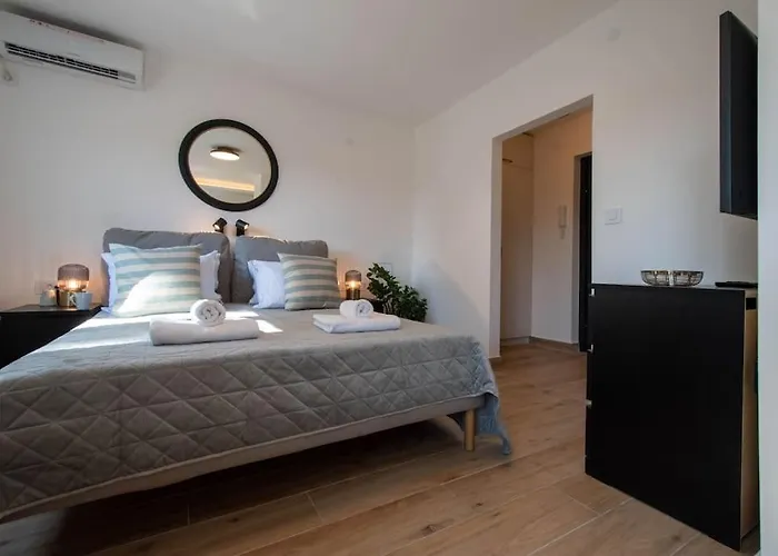 아파트 Cozy By Ivanka Design 노비사드